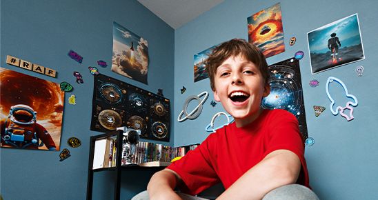 jeune dans sa chambre