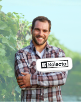 Un agriculteur avec le logo du logiciel Kolecto