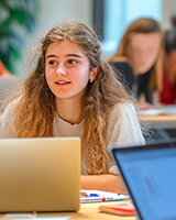 NOUS VOUS SOUTENONS DANS SES ÉTUDES, VOUS ASSUREZ SA RÉUSSITE