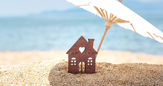 Maison en bois sur la plage