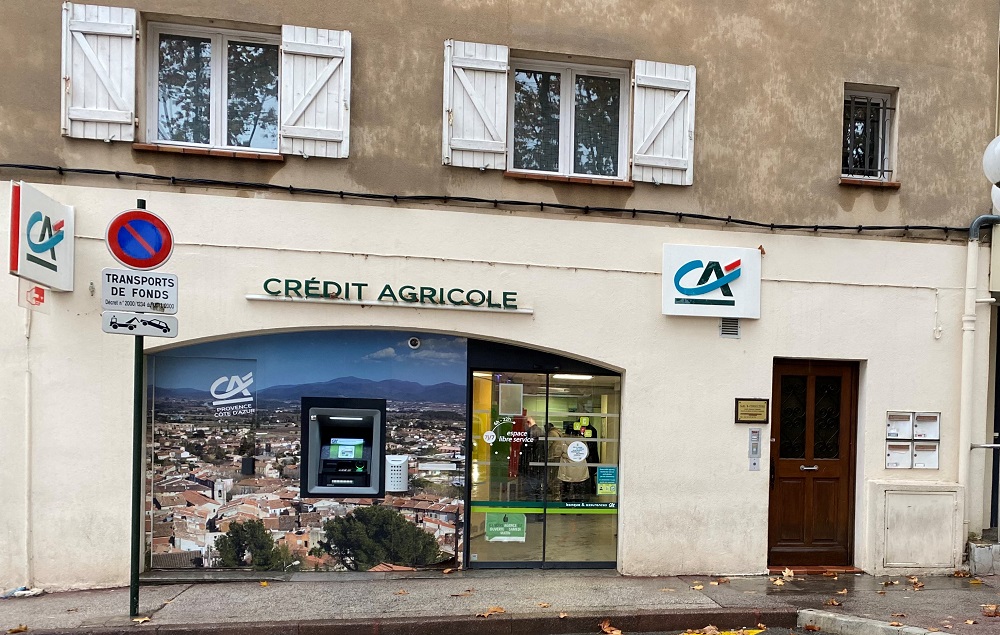 CUERS - Place Pasteur, et Place de la Convention 83390 Cuers