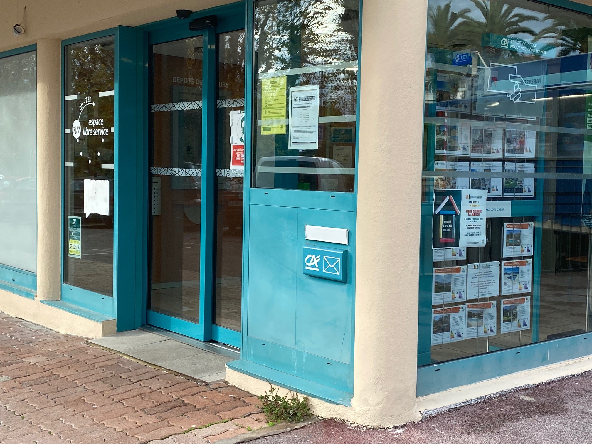 SAINT RAPHAEL - Boulouris - 16, Place Saint-Jean, Quartier Boulouris 83700 Saint-Raphaël