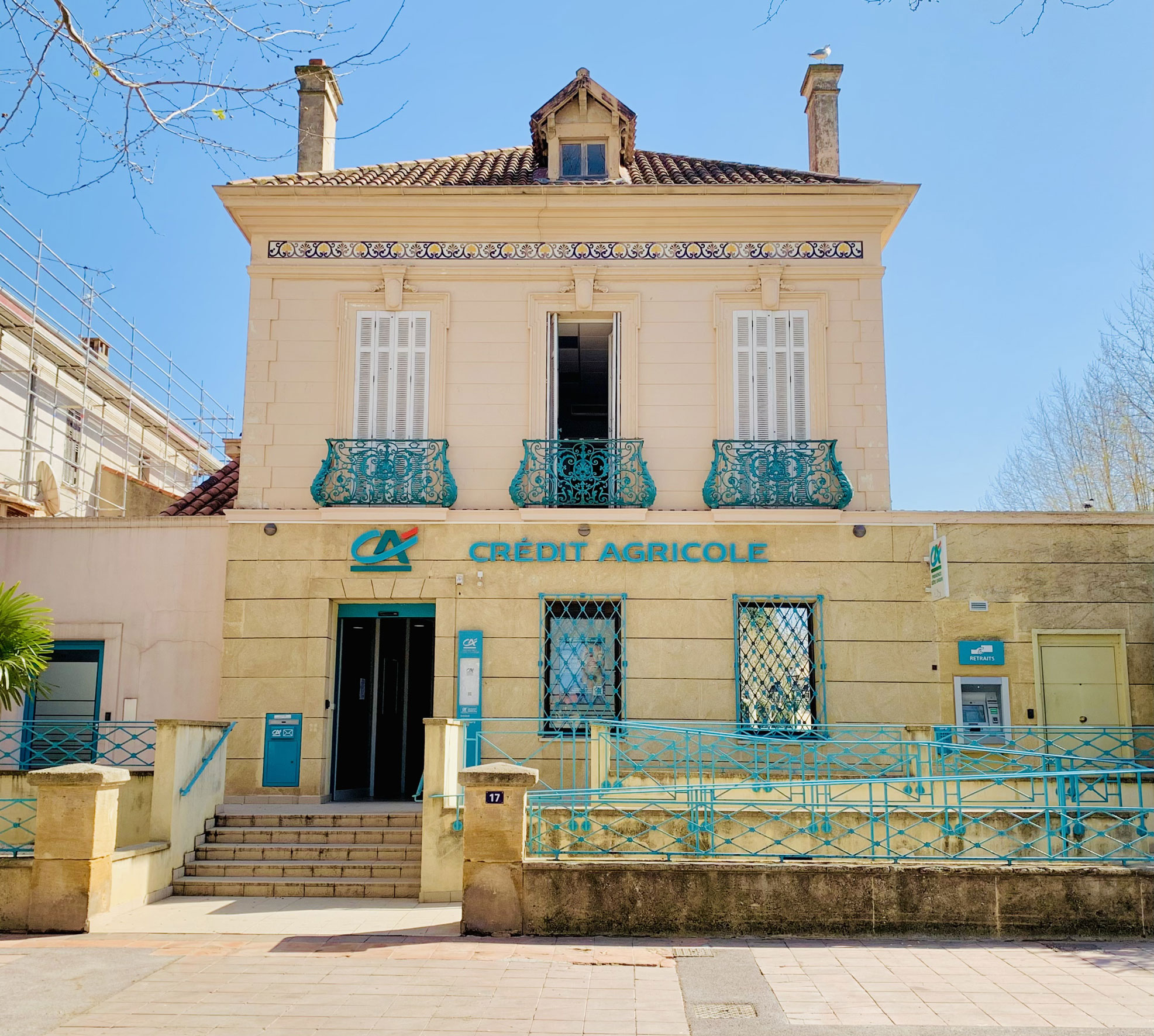 SAINT TROPEZ - 17, Place des Lices 83990 Saint-Tropez