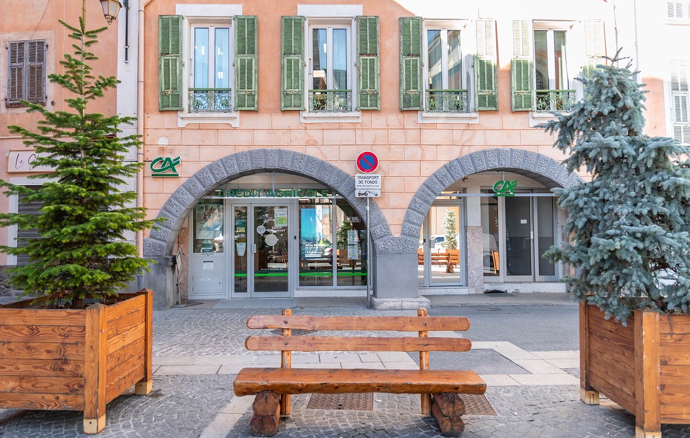 SAINT ETIENNE DE TINEE - Place de l Eglise 06660 Saint-Étienne-de-Tinée