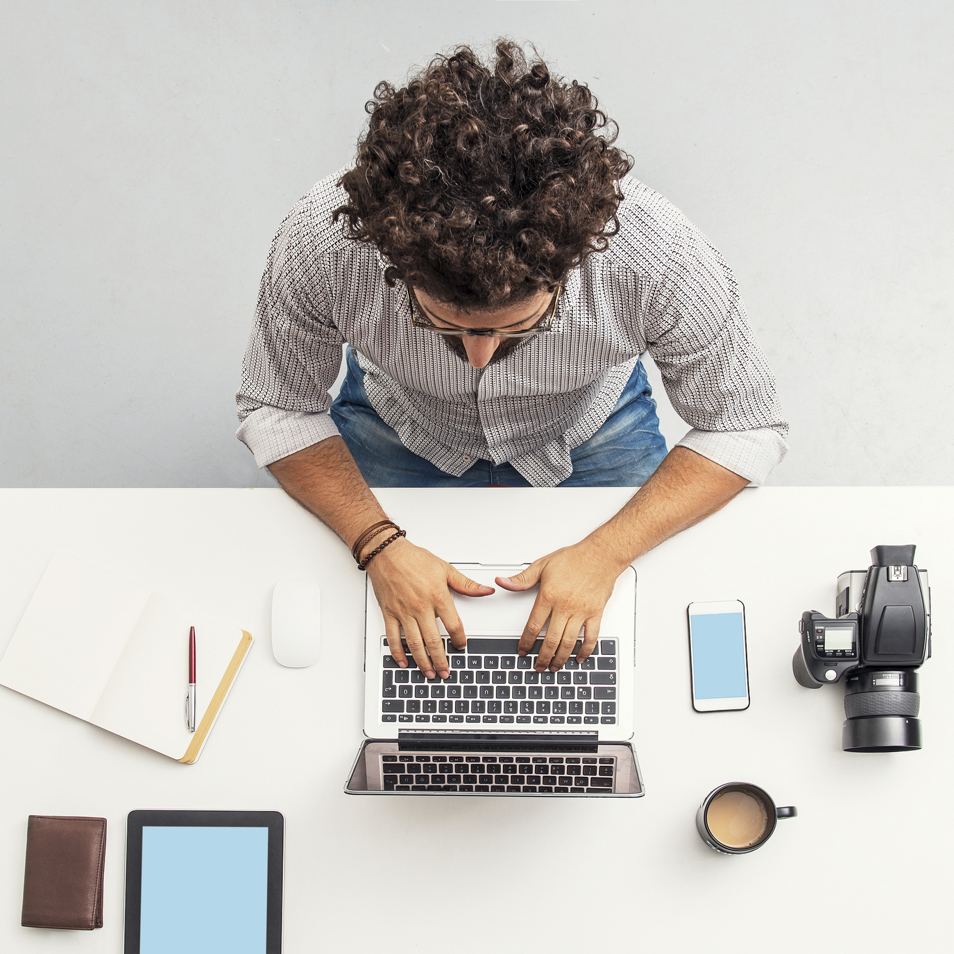 проектирование на компьютере. инженер проектировщик. инженер у монитора. инженер эстетика профессии. инженер конструктор.